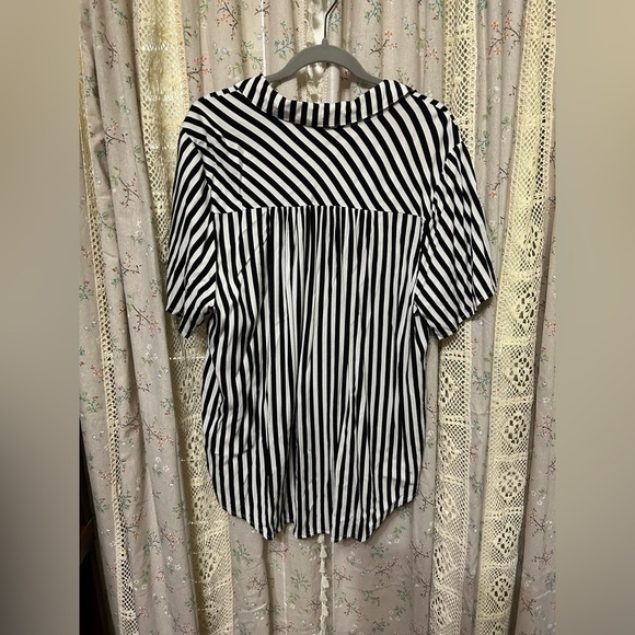 Torrid Black & White Stripe Challis Button Front Shirt Size 3 (22/24) - Picture 7 of 7